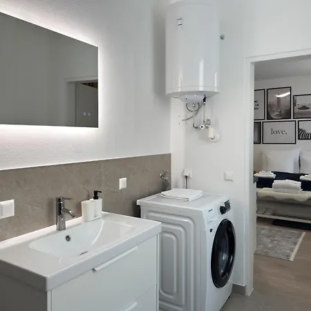 Modernes Studio-apartment In - Ideal Fuer Paare Und Alleinreisende! Apartman