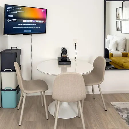Modernes Studio-apartment In - Ideal Fuer Paare Und Alleinreisende! *