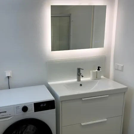 Modernes Studio-apartment In - Ideal Fuer Paare Und Alleinreisende! *